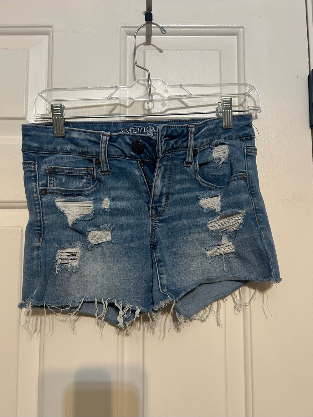 American eagle denim jean shorts raw hem women’s size 4. Super stretch!